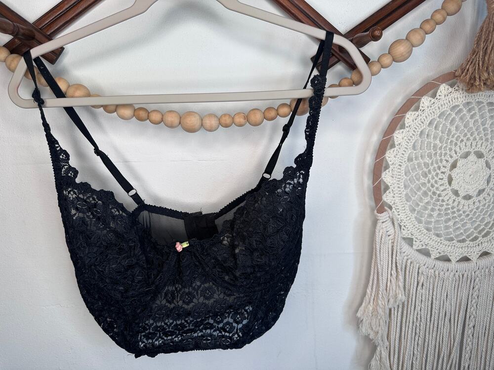 Vintage Victoria's Secret Black Lace Bra 40C